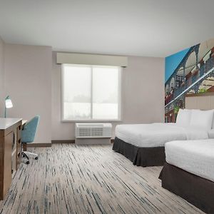 Queen Room Two Queen Beds Bath Tub Mobility Access